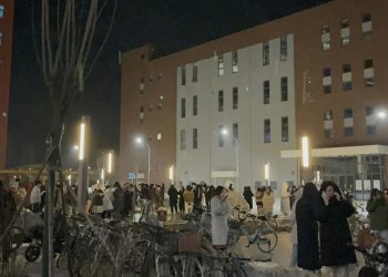 STUDENTS GATHER AFTER EVACUATING FROM THEIR DORMITORIES AT LANZHOU UNIVERSITY YUZHONG IN NORTHWESTERN CHINA'S GANSU PROVINCE, DECEMBER 19, 2023 © WANG XI VIA AP